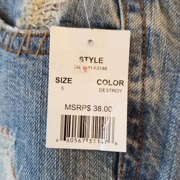 Something Trickie Patchwork Destroyed Denim Shorts - Picture 4 of 7